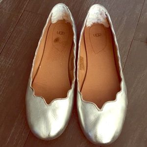 Ugg Ballet Flats w/scalloped edges (size 8)